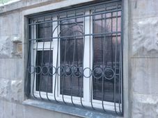 Процесс создания решетки дутой металлической РД02 на окно