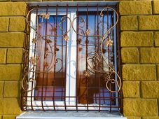 Установка решетки металлической кованной РК01 - пример