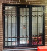 Процесс установки сварной металлической решетки РС02