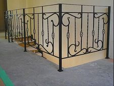 Процесс установки металлического кованого ограждения ГК327 