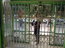 Процесс изготовления металлической раздвижной решетки РР11 в Москве