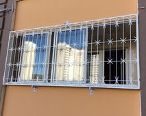 Изготовление металлической решетки на лоджию 02 на заказ - фото