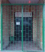 Процесс установки решетчатой двери РД04 