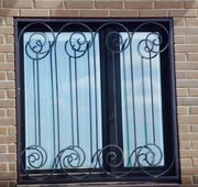 Процесс установки металлической сварной решетки РС25 в Москве